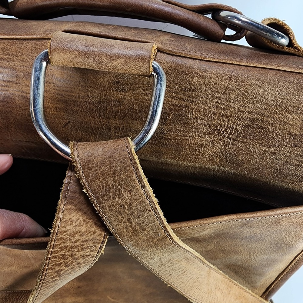 Diaz Heavy Leather Backpack Shoulder Bag Mens Womens Brown Adjustable VTG - Picture 8 of 15